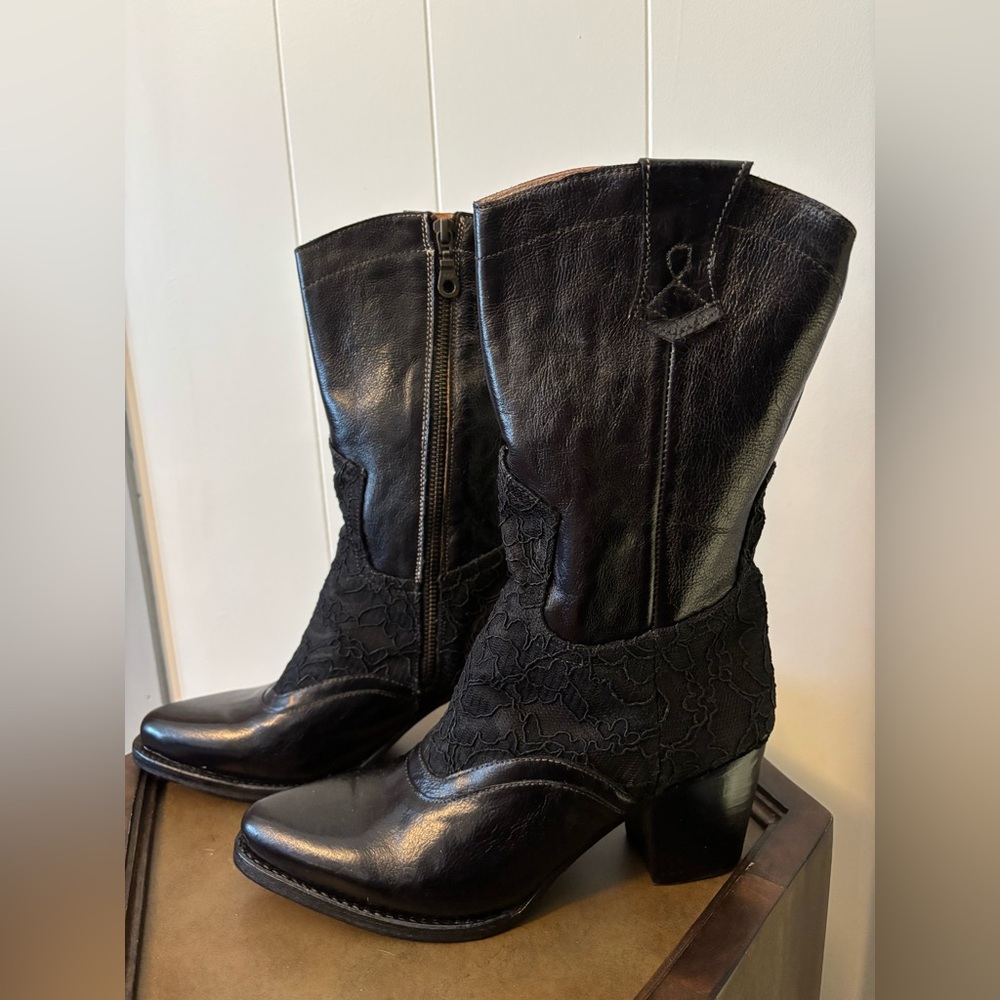 NWT Oak Tree Farms Basanti Boots Size 8.5 Black Leather w/Black Lace 2.5” Heel - Picture 9 of 16
